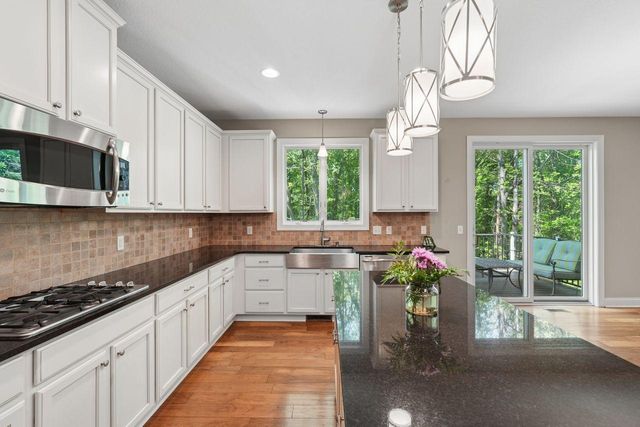 10601 Watersedge Lane, Woodbury, MN 55129