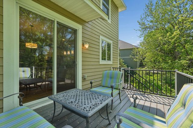 10601 Watersedge Lane, Woodbury, MN 55129