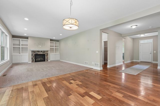 10601 Watersedge Lane, Woodbury, MN 55129
