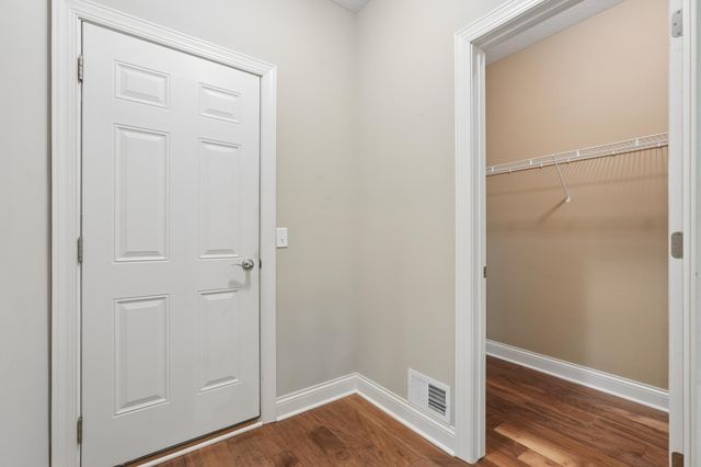10601 Watersedge Lane, Woodbury, MN 55129