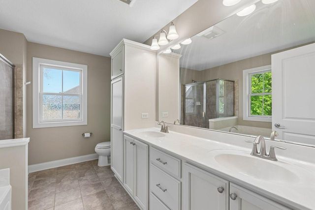10601 Watersedge Lane, Woodbury, MN 55129