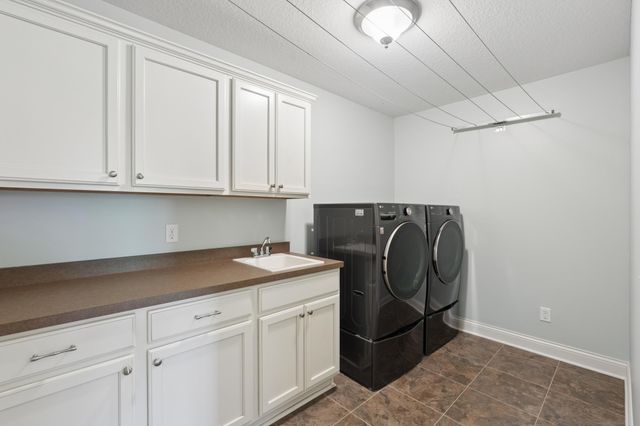 10601 Watersedge Lane, Woodbury, MN 55129