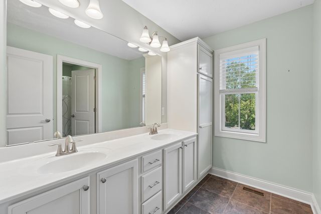 10601 Watersedge Lane, Woodbury, MN 55129
