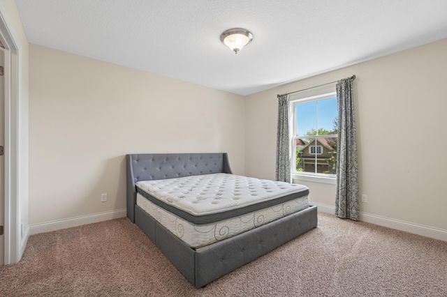 10601 Watersedge Lane, Woodbury, MN 55129