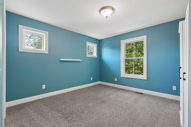 10601 Watersedge Lane, Woodbury, MN 55129