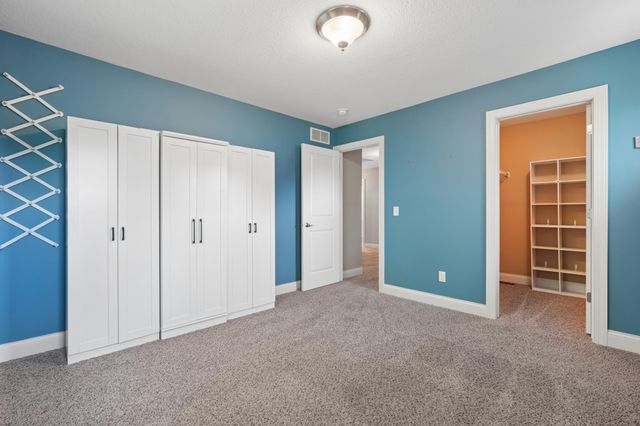 10601 Watersedge Lane, Woodbury, MN 55129