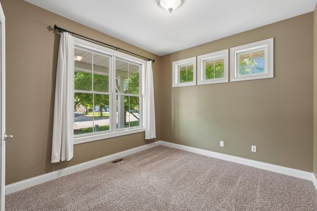 10601 Watersedge Lane, Woodbury, MN 55129