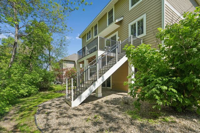10601 Watersedge Lane, Woodbury, MN 55129