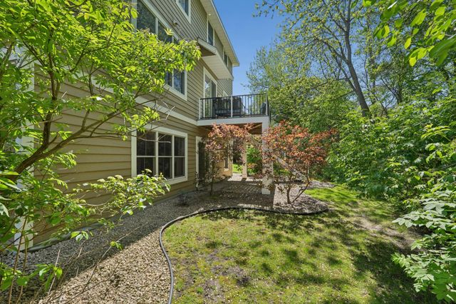 10601 Watersedge Lane, Woodbury, MN 55129