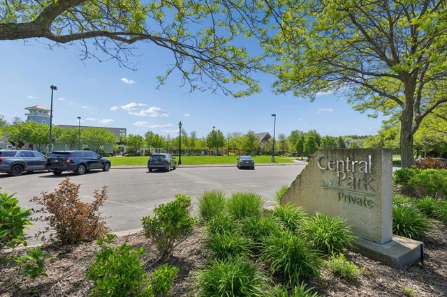 10601 Watersedge Lane, Woodbury, MN 55129