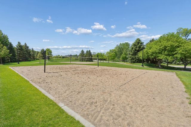 10601 Watersedge Lane, Woodbury, MN 55129