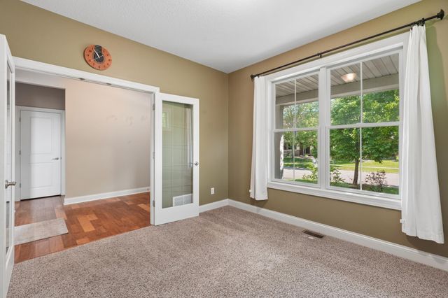 10601 Watersedge Lane, Woodbury, MN 55129