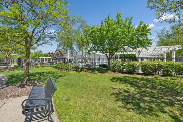 10601 Watersedge Lane, Woodbury, MN 55129