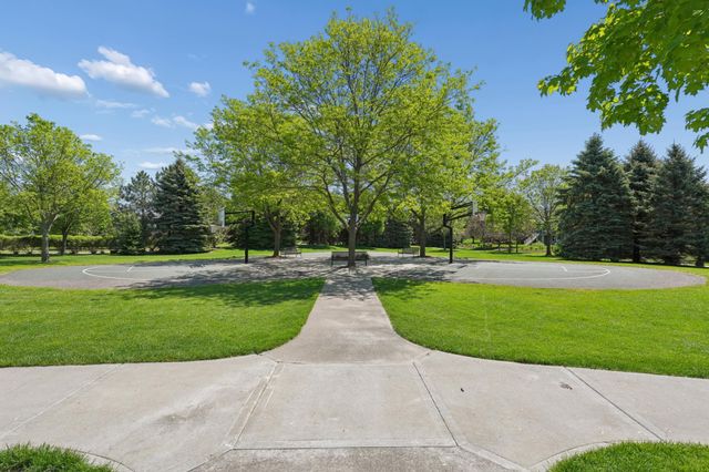 10601 Watersedge Lane, Woodbury, MN 55129