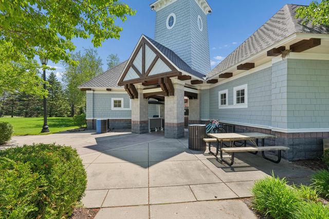 10601 Watersedge Lane, Woodbury, MN 55129