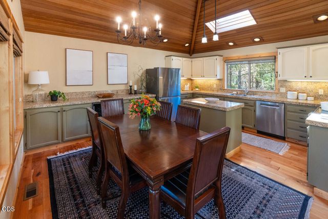 17396 Red Cedar Lane 10, Sunriver, OR 97707