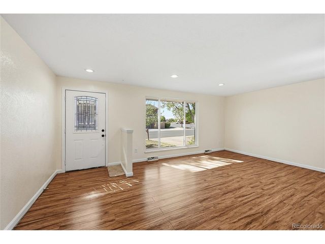 994 S Victor St, Aurora, CO 80012