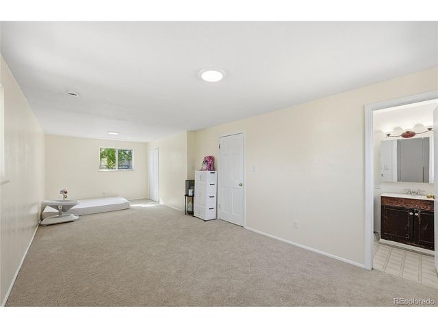 994 S Victor St, Aurora, CO 80012