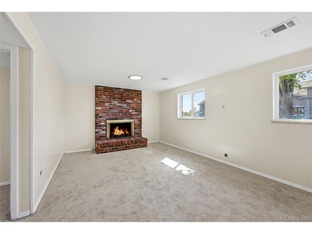 994 S Victor St, Aurora, CO 80012