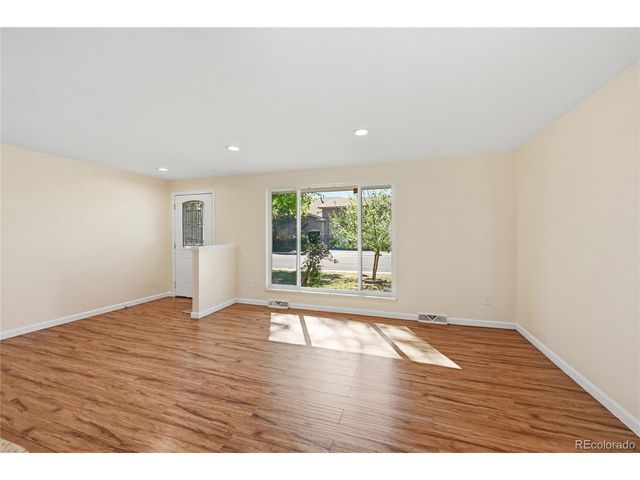 994 S Victor St, Aurora, CO 80012