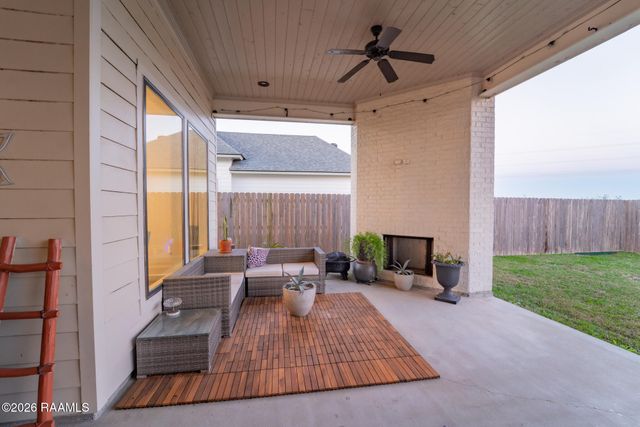 406 Last Quarter Drive, Youngsville, LA 70592