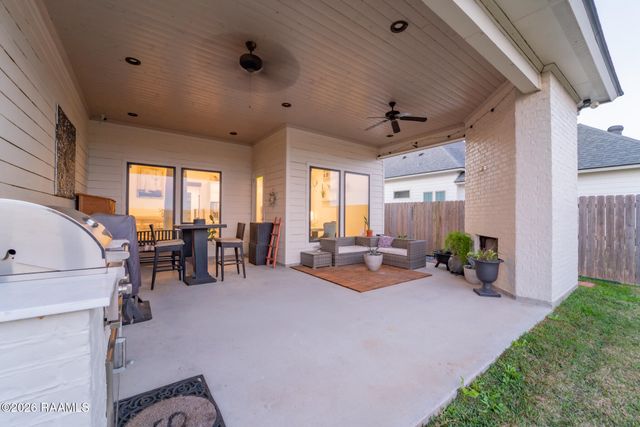 406 Last Quarter Drive, Youngsville, LA 70592