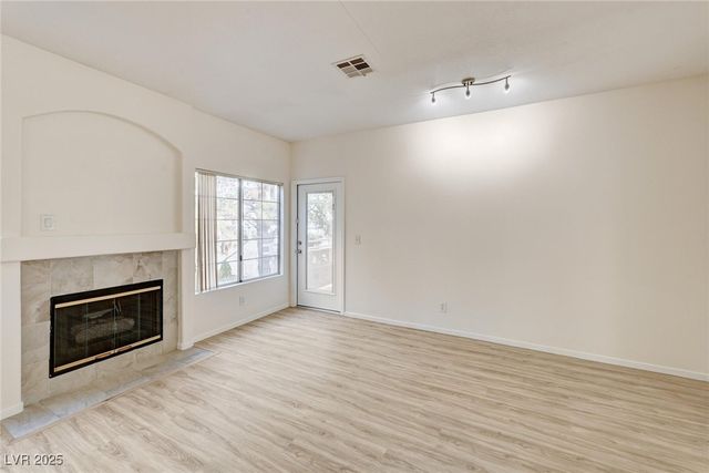 1900 North Torrey Pines Drive 221, Las Vegas, NV 89108