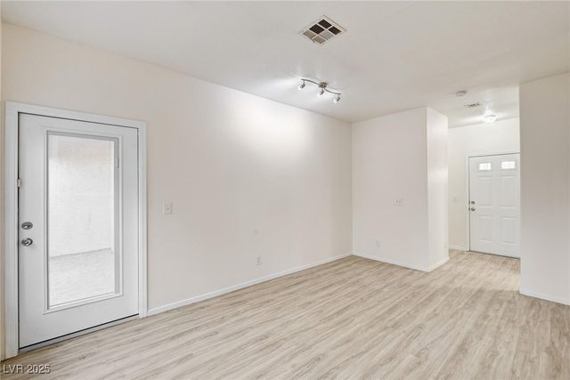 1900 North Torrey Pines Drive 221, Las Vegas, NV 89108