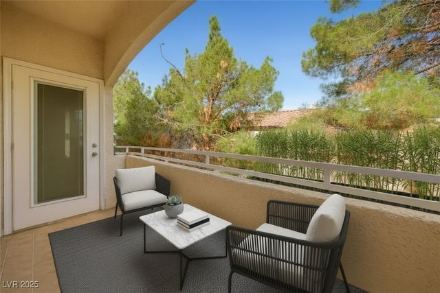 1900 North Torrey Pines Drive 221, Las Vegas, NV 89108