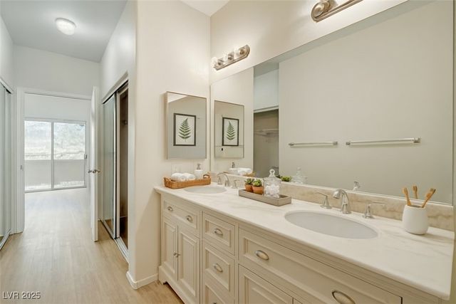 1900 North Torrey Pines Drive 221, Las Vegas, NV 89108