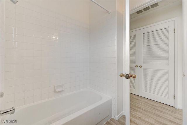 1900 North Torrey Pines Drive 221, Las Vegas, NV 89108