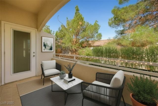 1900 North Torrey Pines Drive 221, Las Vegas, NV 89108