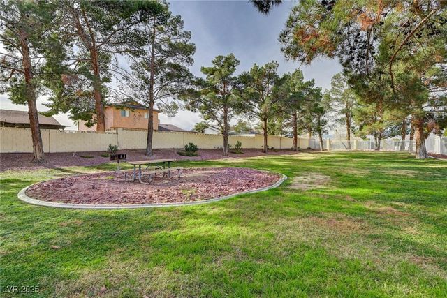 1900 North Torrey Pines Drive 221, Las Vegas, NV 89108