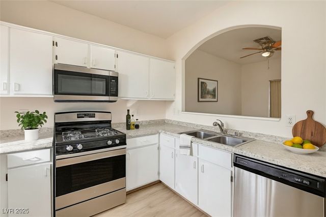 1900 North Torrey Pines Drive 221, Las Vegas, NV 89108