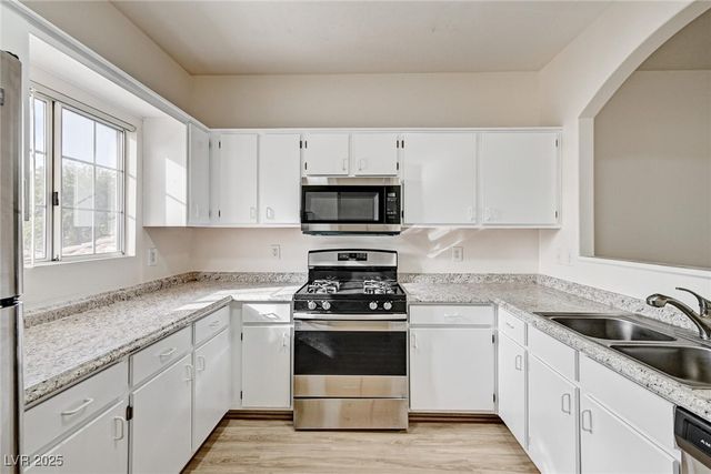 1900 North Torrey Pines Drive 221, Las Vegas, NV 89108