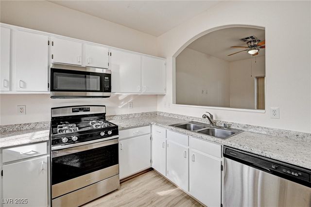 1900 North Torrey Pines Drive 221, Las Vegas, NV 89108