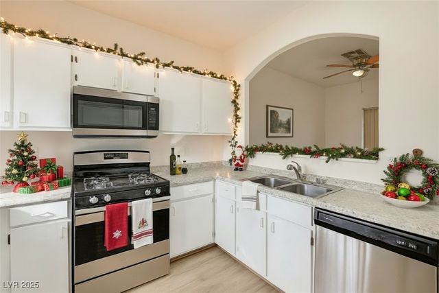 1900 North Torrey Pines Drive 221, Las Vegas, NV 89108