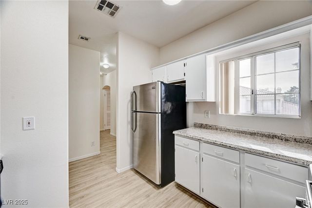 1900 North Torrey Pines Drive 221, Las Vegas, NV 89108