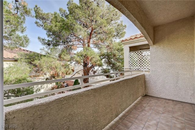 1900 North Torrey Pines Drive 221, Las Vegas, NV 89108