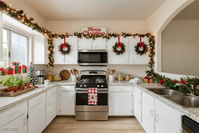 1900 North Torrey Pines Drive 221, Las Vegas, NV 89108