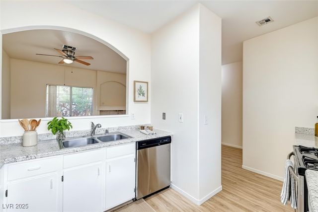 1900 North Torrey Pines Drive 221, Las Vegas, NV 89108