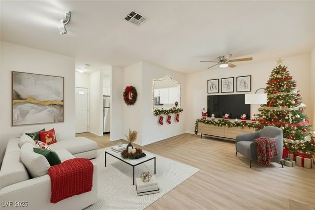 1900 North Torrey Pines Drive 221, Las Vegas, NV 89108