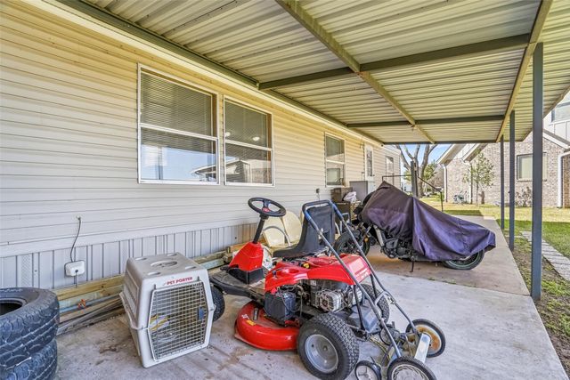 4037 Lands End Court, Granbury, TX 76048