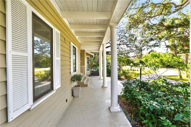 950 Winding River Road, Vero Beach, FL 32963