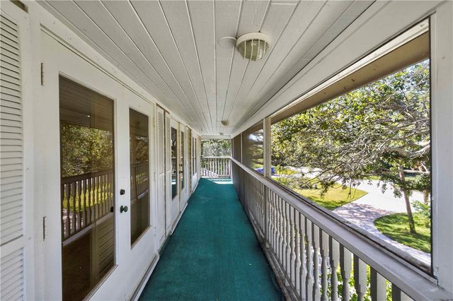 950 Winding River Road, Vero Beach, FL 32963