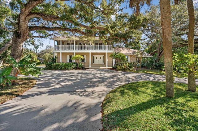 950 Winding River Road, Vero Beach, FL 32963