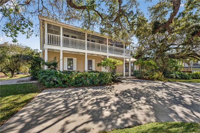 950 Winding River Road, Vero Beach, FL 32963