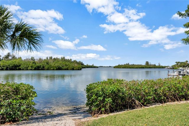 950 Winding River Road, Vero Beach, FL 32963