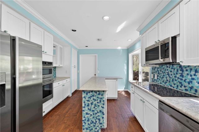 950 Winding River Road, Vero Beach, FL 32963