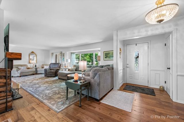 169 Crestview Court, Barrington, IL 60010